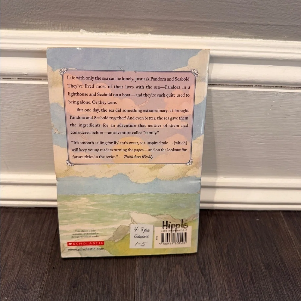 Scholastic's The Lighthouse Family: The Storm - Illustrated Adventure Paperback